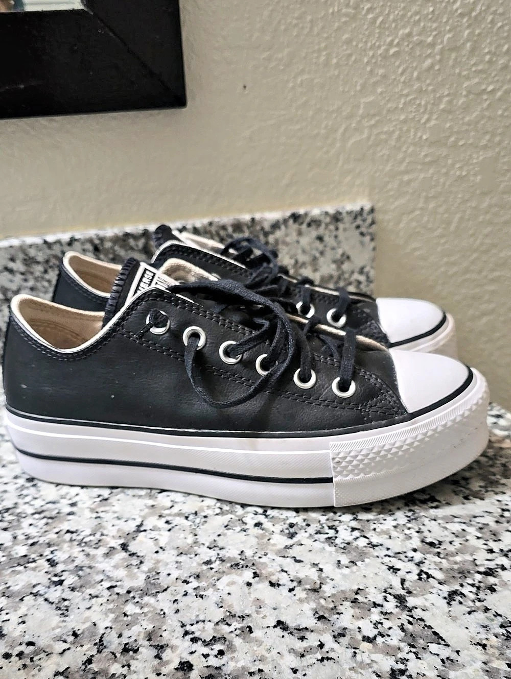 Converse Chuck Taylor All Star Lift Platform Leather Low Top Lift Platform